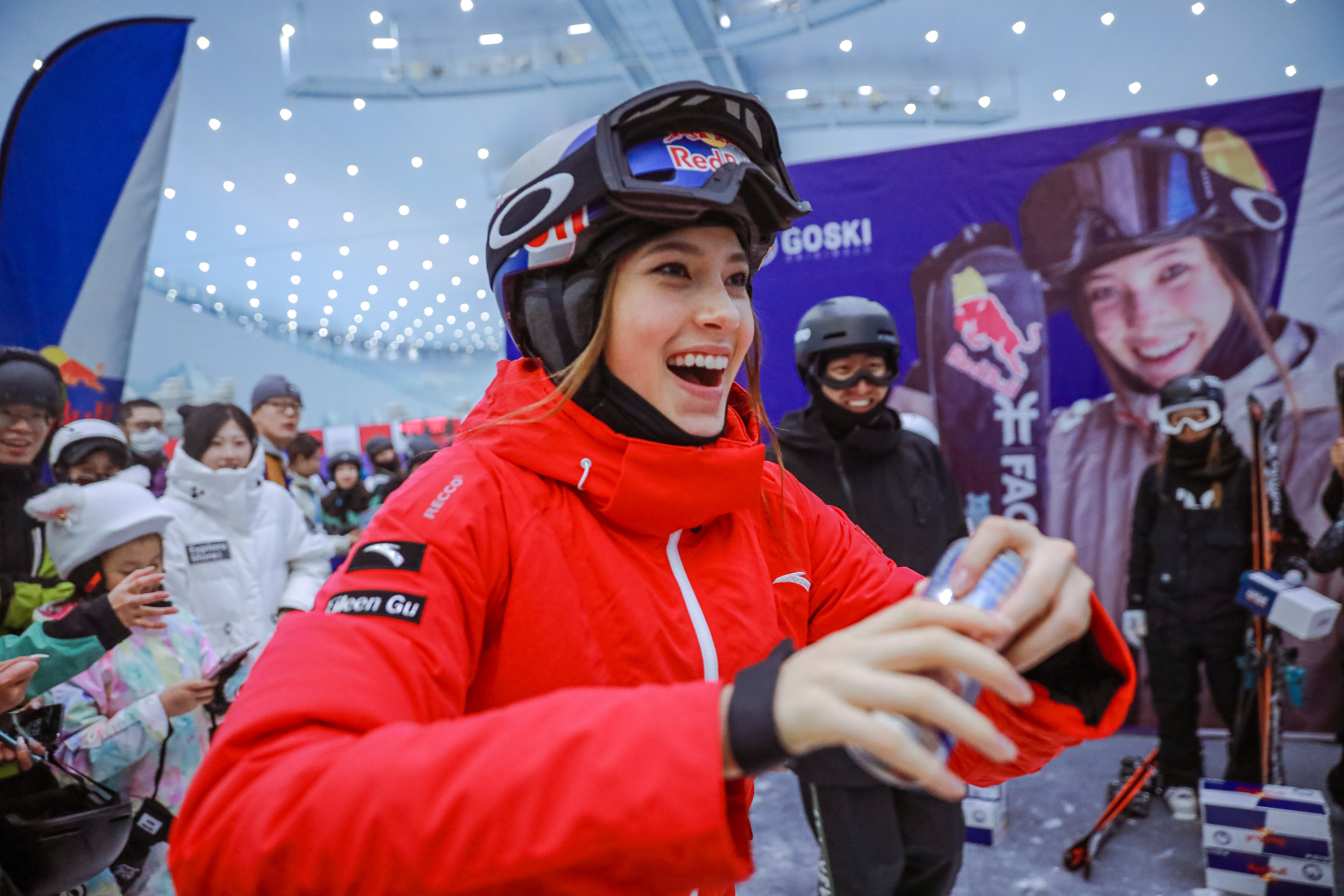 吃韭菜盒子涂美甲，轻松闯入决赛，谷爱凌这小姑娘到底啥人设