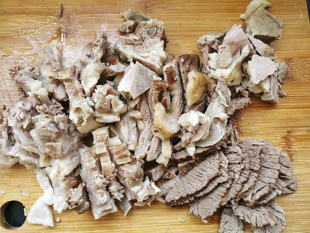 白汤单县羊肉汤正宗做法全过程,品味鲜正宗单县羊肉汤