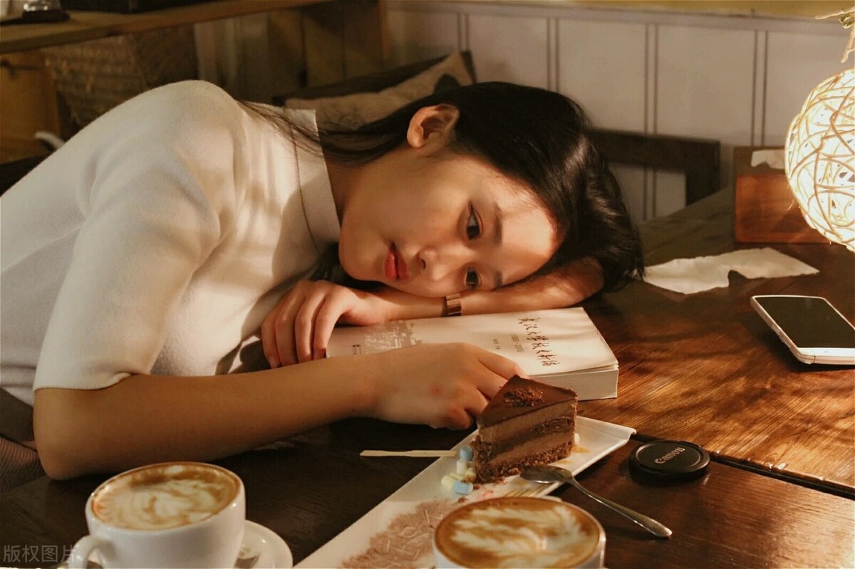 故事：时隔七年重逢暗恋男神，他抢先追来告白“老婆，我们结婚”