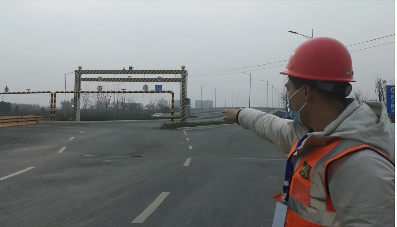 钟南山：明年上半年恢复疫情前状态/河南一地确定高三复学时间/河南发布新冠居家治疗中医药使用指导意见