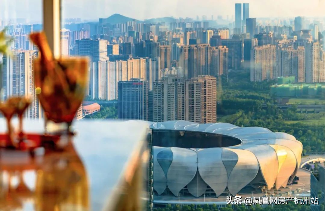 奥体沿江一线，高空“王炸”藏品现世