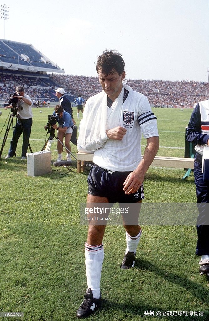 曼联英格兰队双料队长代言，最先将碳板植入足球鞋的品牌是它