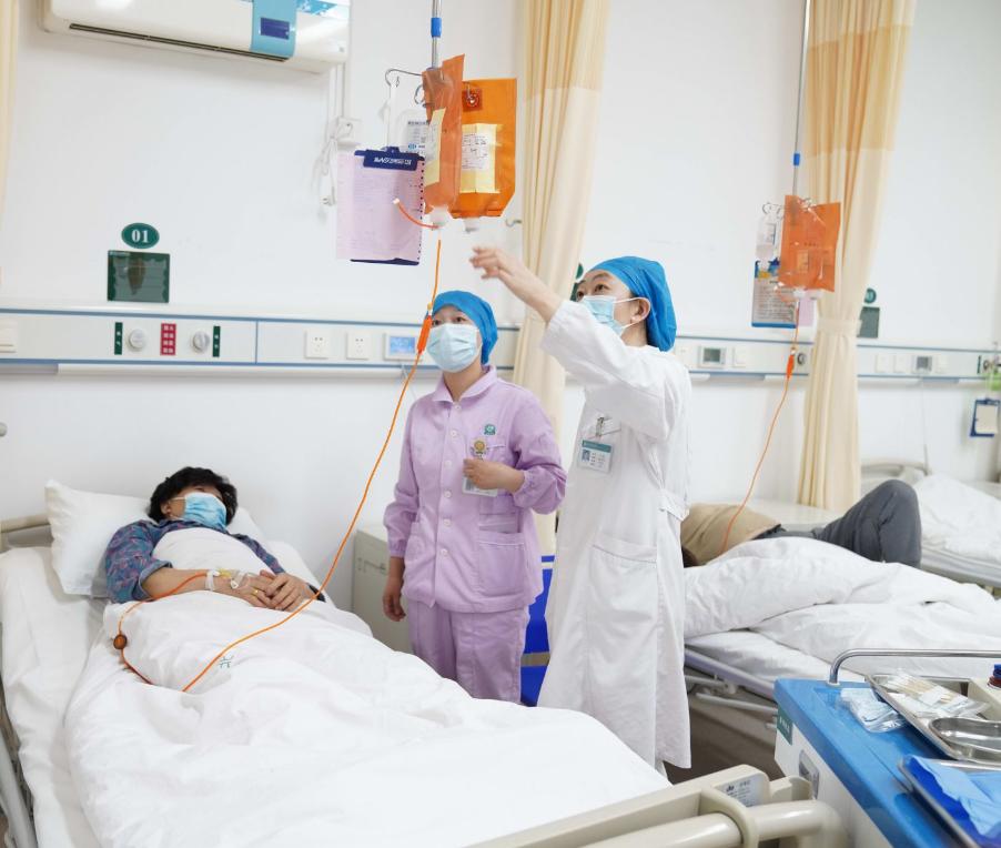 安保徒手接住跳楼女孩,保安接住跳楼女孩后续结果