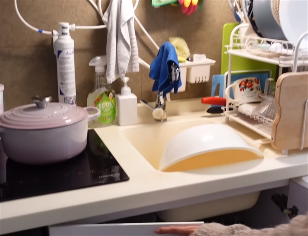 香港一家四口住70平米房子,香港小情侣住100平米房子