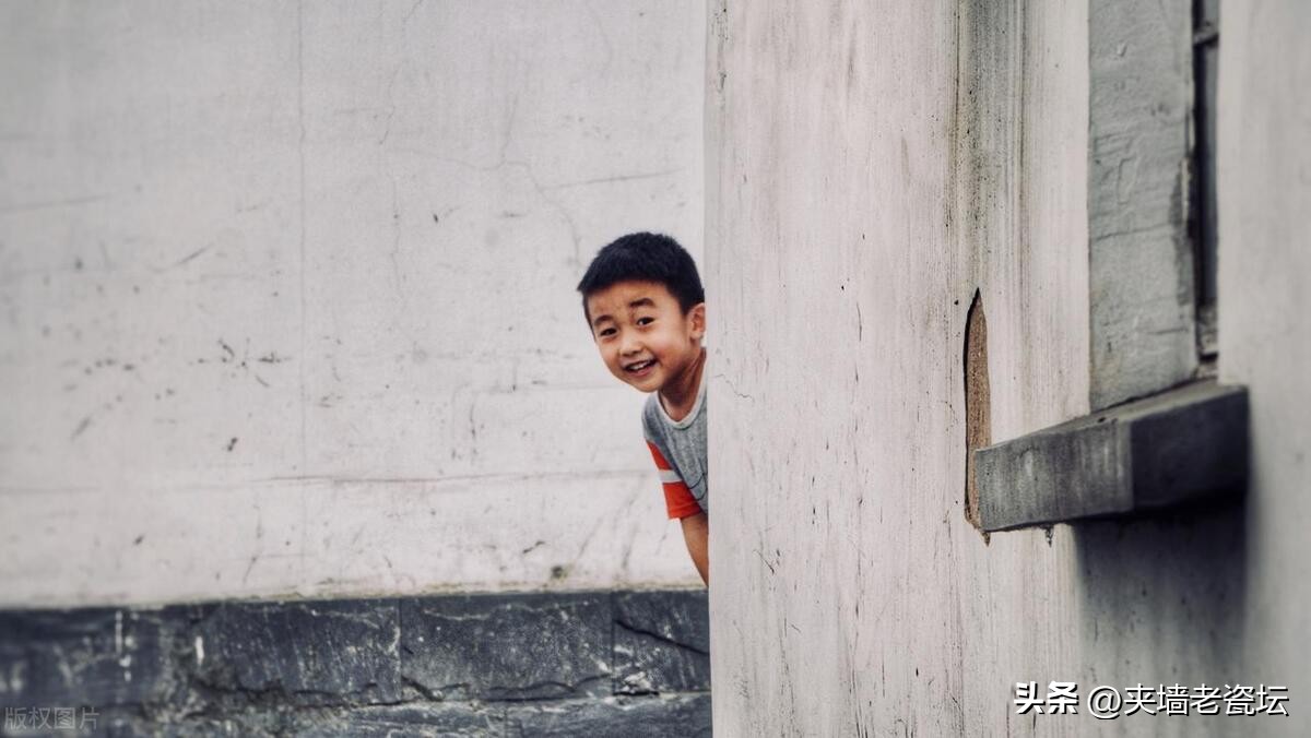 她14岁辍学出道33岁才走红,她14岁辍学21岁成赤脚医生