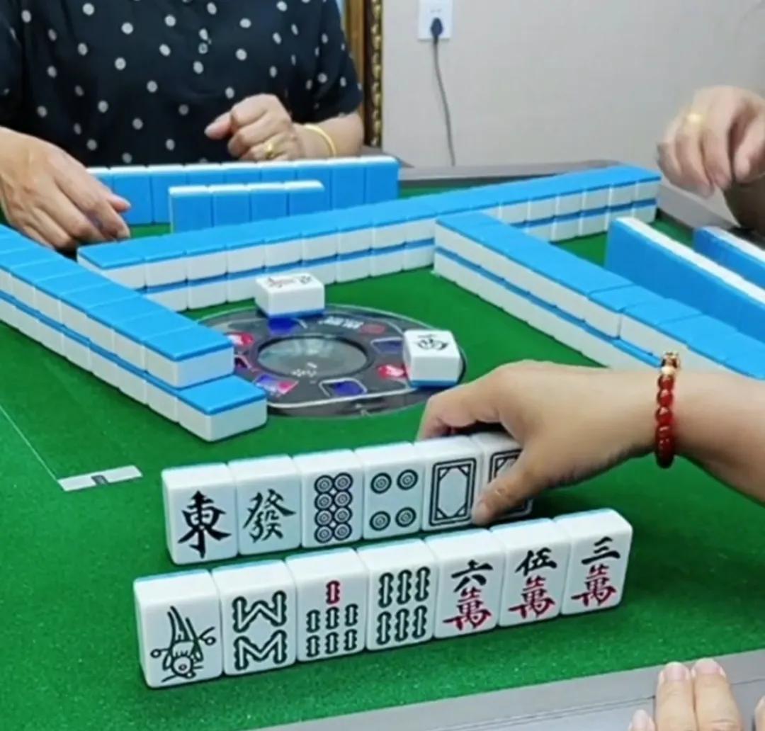 打麻将一连十几天一直输怎么回事,最近打麻将总是输还一直想打