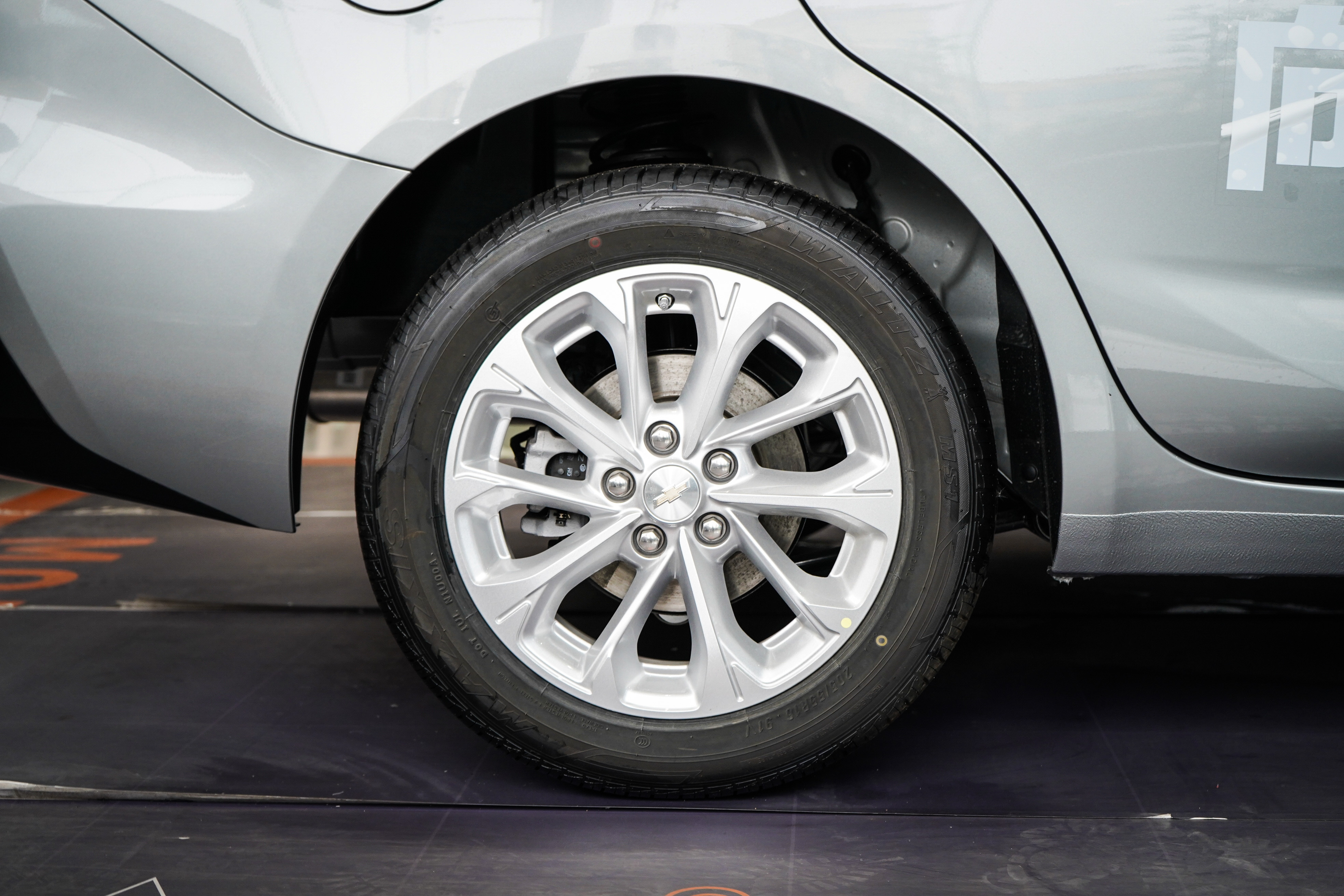 雪佛兰全新家轿科鲁兹到店实拍,雪佛兰科鲁泽老款是油车还是电车