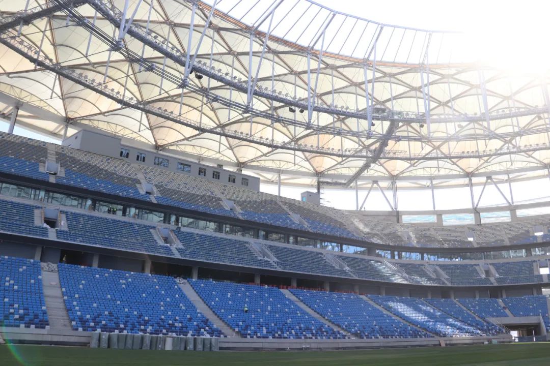 大连梭鱼湾足球场草坪,大连梭鱼湾足球场惊艳亮相