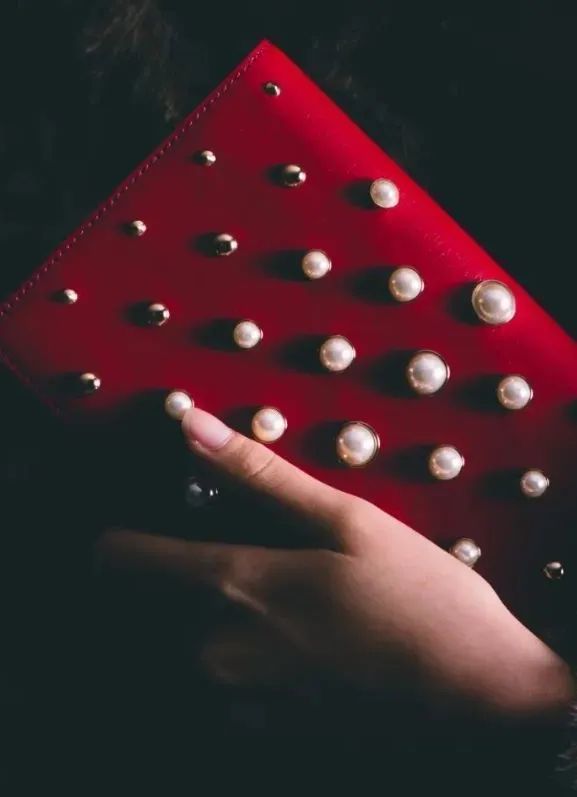 真皮包包为什么没有光泽,为什么真皮包比皮衣贵