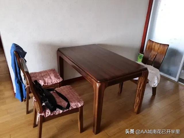 老公先斩后奏花2000多买了这丑不拉几的桌子,我真的好想扔了……