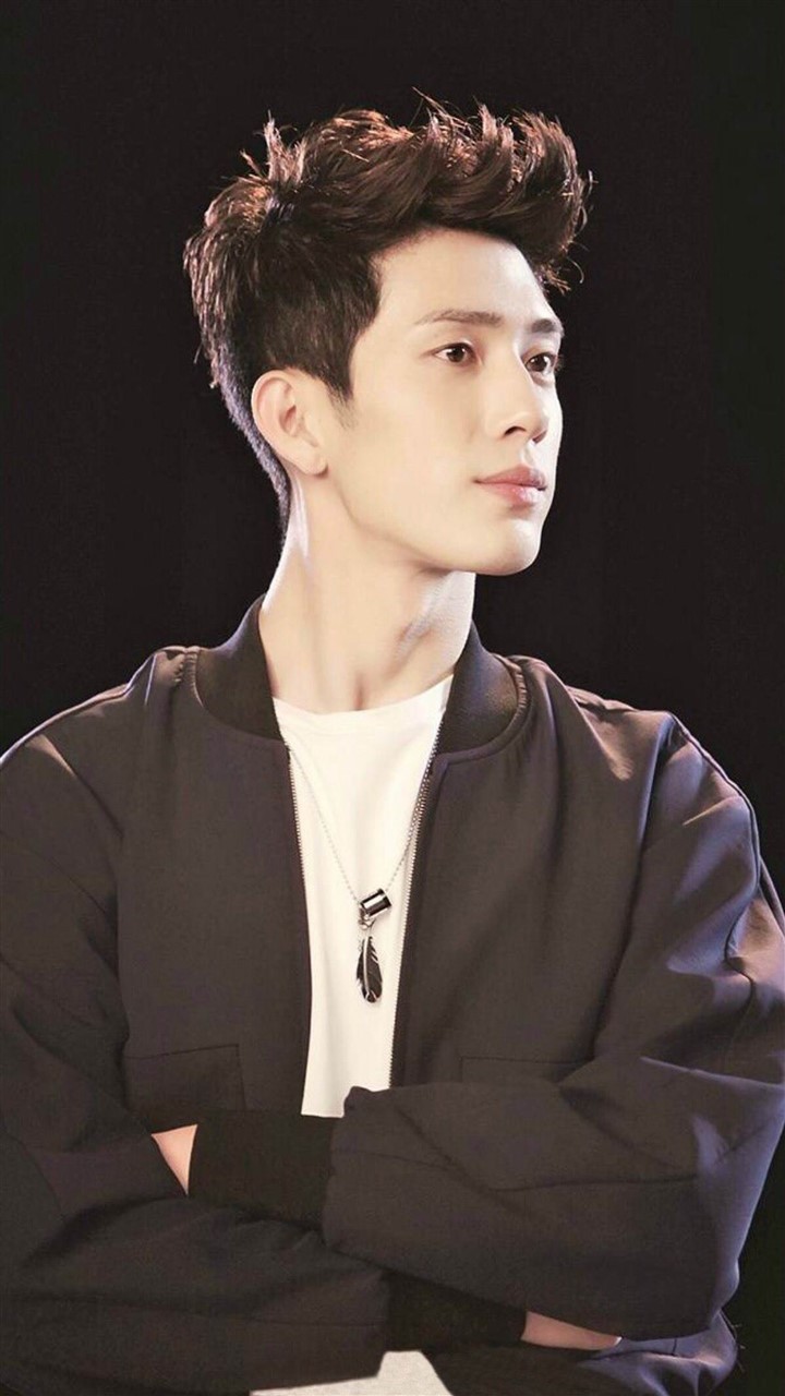 井柏然奶奶养大父母认亲视频,井柏然成为大明星后父母再来认亲