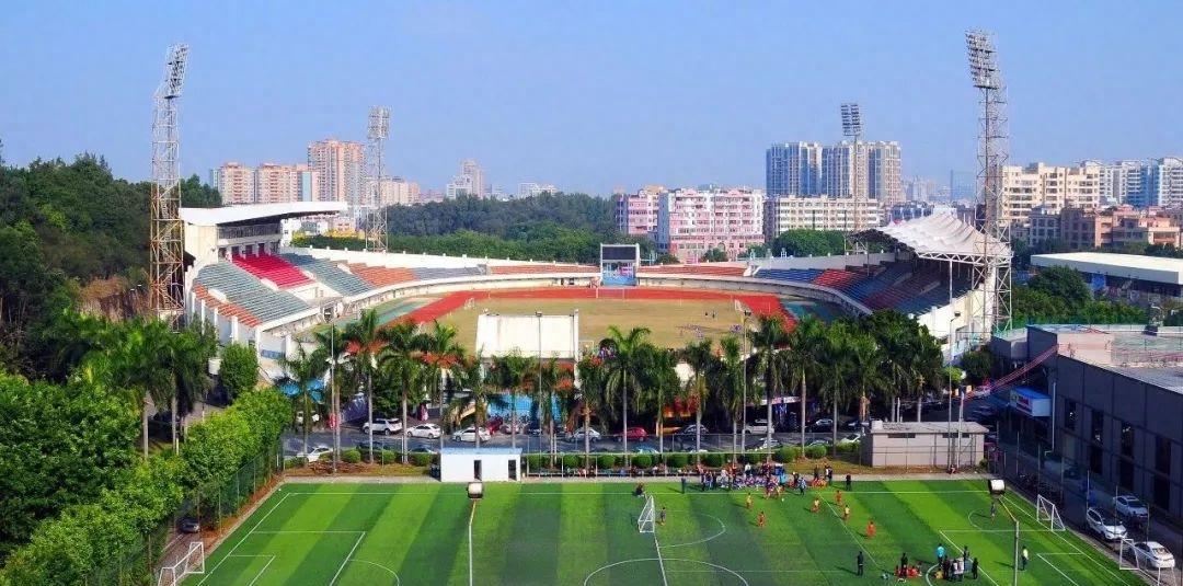 广州队重返越秀山球迷不离不弃,广州队越秀山主场票务