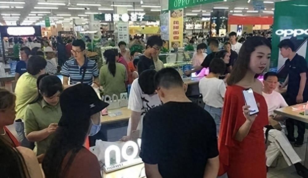 干尽傻事，却年入200亿！河北最“变态”超市，胖东来都服气