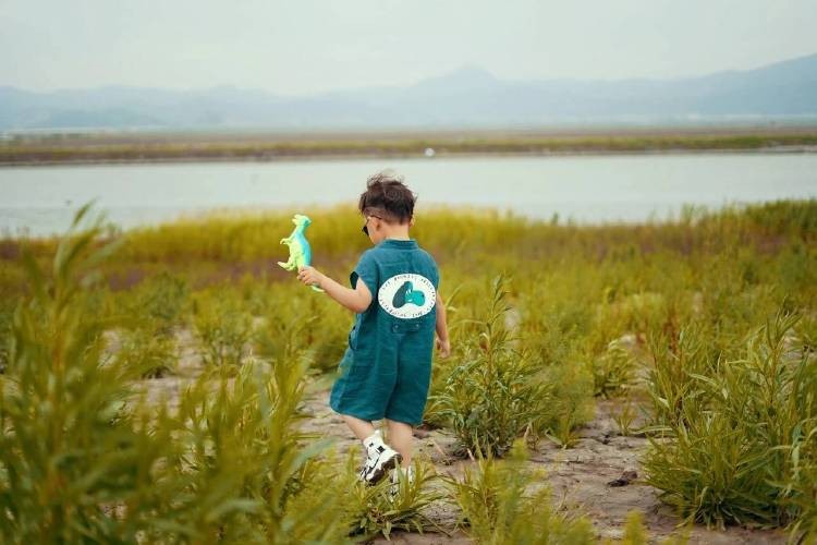 男孩也要“富”养，养育男孩，记得从小对他好一点