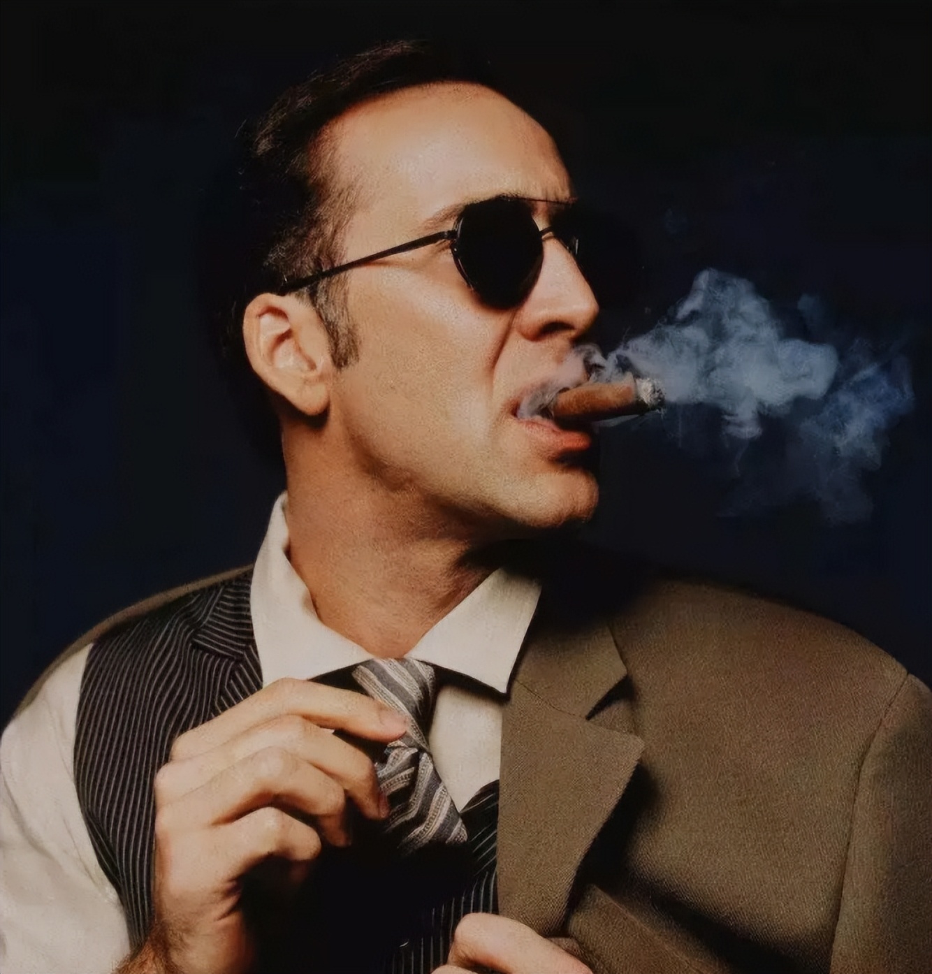 尼古拉斯凯奇负债累累吗,尼古拉斯凯奇破产而陨落的巨星