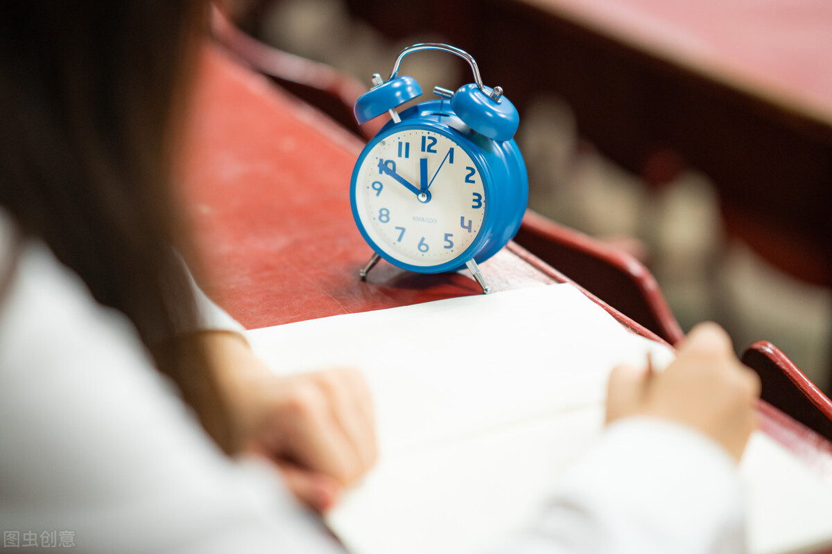 人要经历跌到谷底才能达到高峰,从人生巅峰跌到谷底