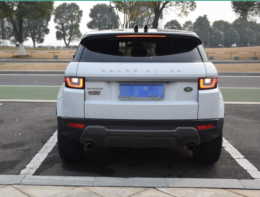 撕掉了所谓女性的身份标签,女司机车贴撕掉