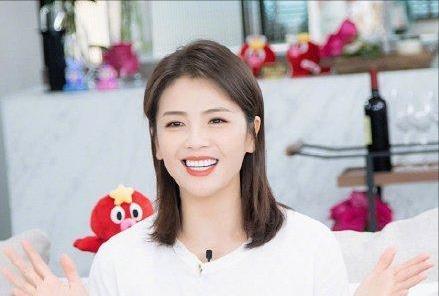 明星烤瓷牙发黑,明星烤瓷牙牙齿磨小后照片