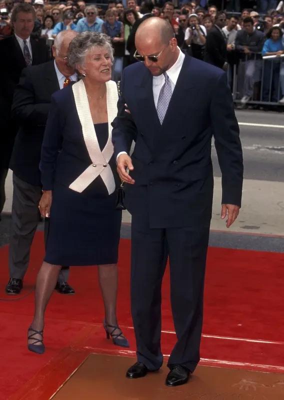 布鲁斯威利斯怎么患上失语症的,布鲁斯威利斯失语症恶化