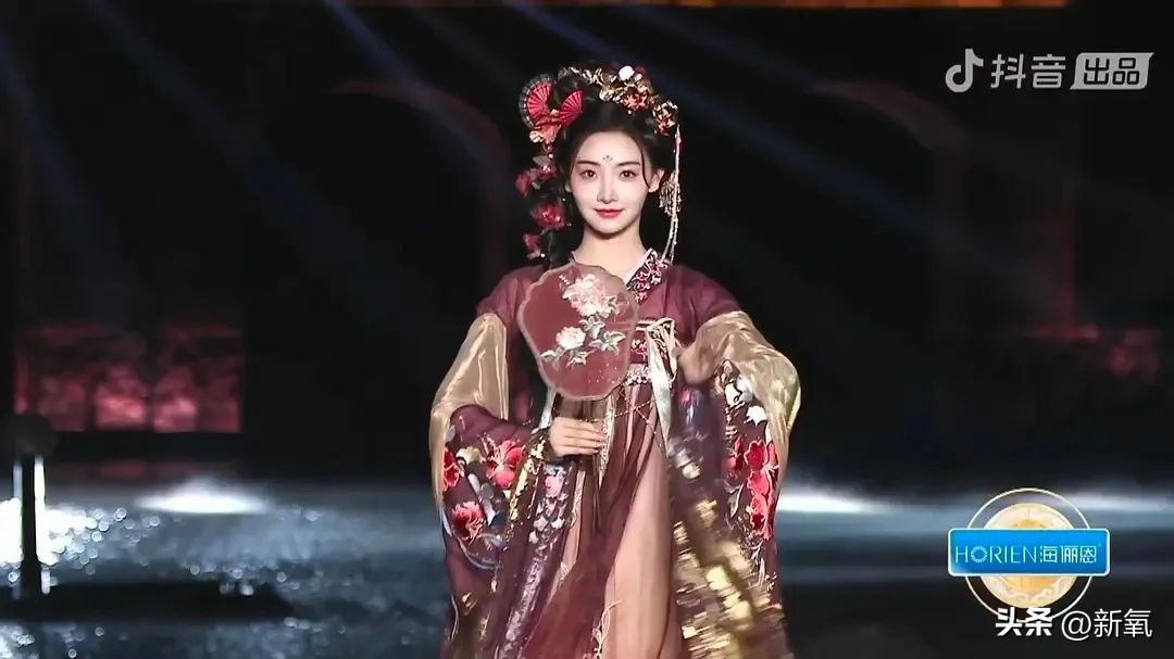 马凡舒首次接春晚邀请,央视春晚女主持人是马凡舒吗