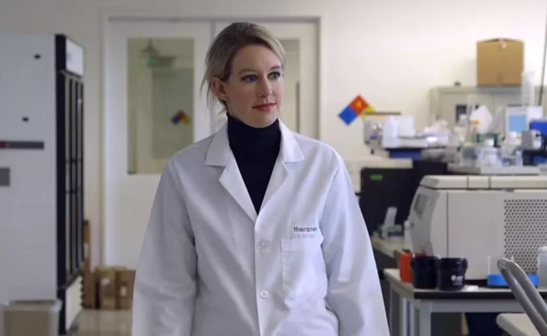 硅谷美女*子骗**滴血成金*局骗**被定罪，生活中种种怪异举动也被曝出