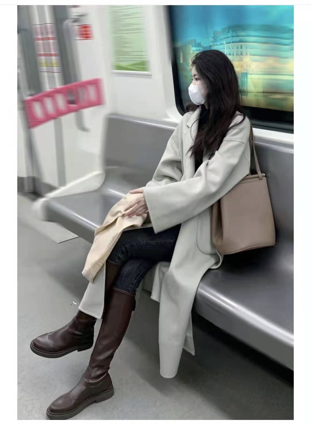 女式大衣什么颜色好看,黑色大衣配什么颜色围巾好看