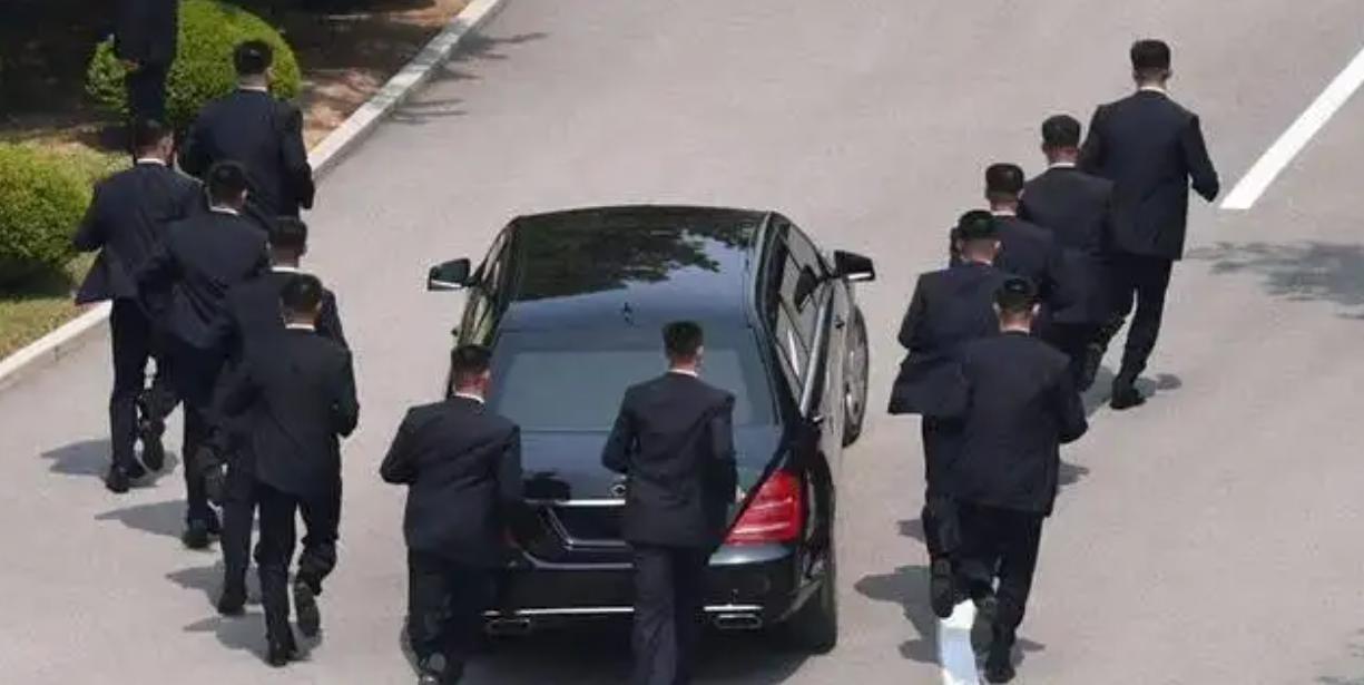 日本安倍晋三身边女保镖,安倍晋三女保镖最新消息