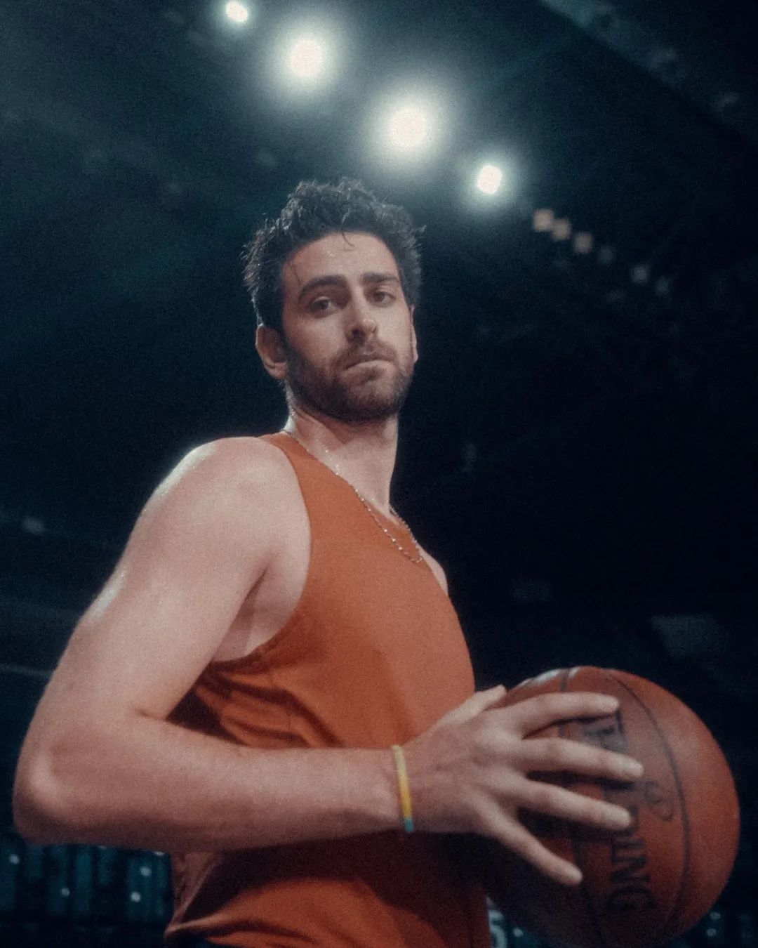 在美国打球的篮球运动员福尔康，被《GQ》杂志评选为最佳着装男士