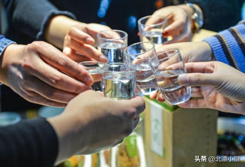 喝酒的时候要注意自己的酒量,喝酒出汗的人是不是酒量大