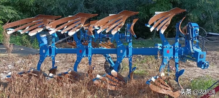 二手龙丰550翻转犁出售,龙丰翻转犁二手