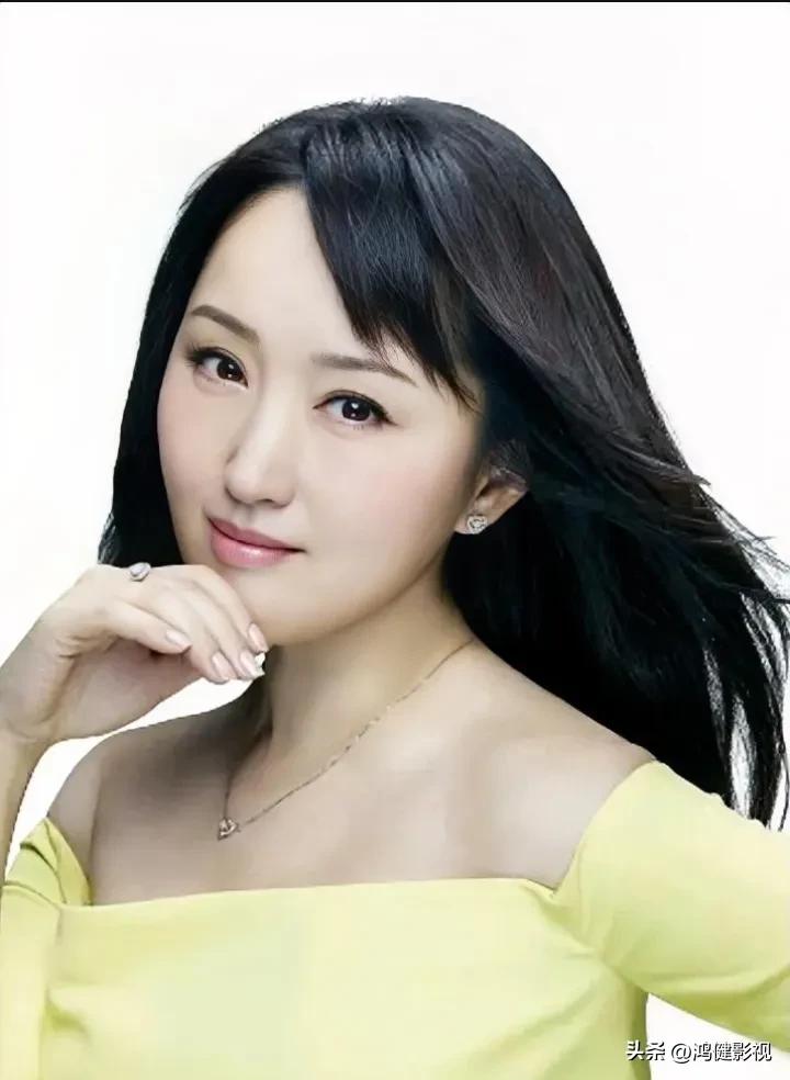 甜歌皇后杨钰莹一组高清纯美照,杨钰莹最美的生活照片