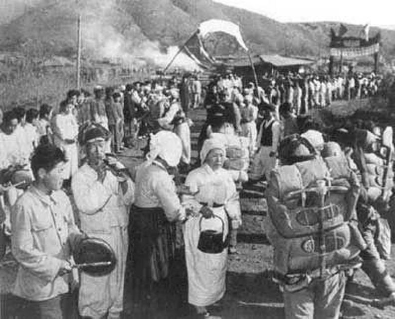 朝鲜军惨败后，后方只剩女人，志愿军高层严令：犯作风错误者枪毙