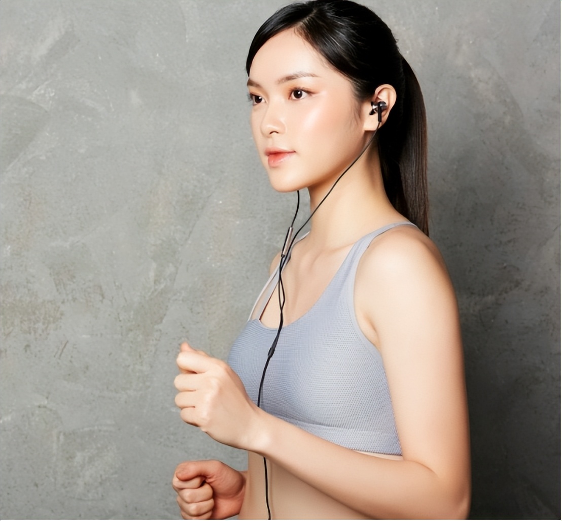 女性白头发增多怎么回事,女性有白头发缺什么