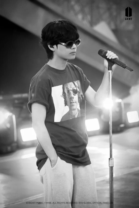 防弹少年团金泰亨举铁,防弹少年团金泰亨黑白西装团体照