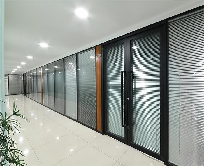 杭州办公室玻璃隔断带百叶,沈阳办公室双层百叶玻璃隔断厂家