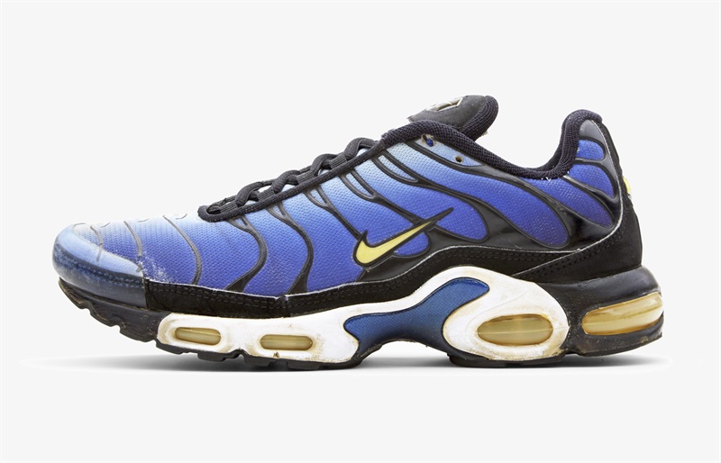 耐克在东京投放一支酷炫的3D广告，纪念35周年