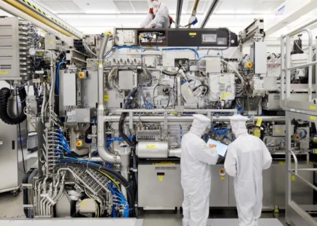 光刻机是怎么把芯片制造出来的,中国没有光刻机怎么制造出了芯片