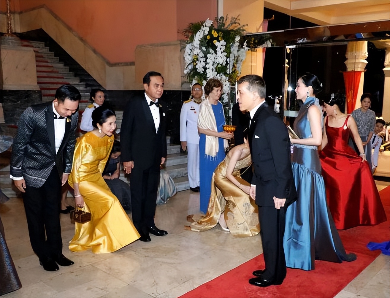 泰国拉玛十世王后照片,泰国国王拉玛十世图片