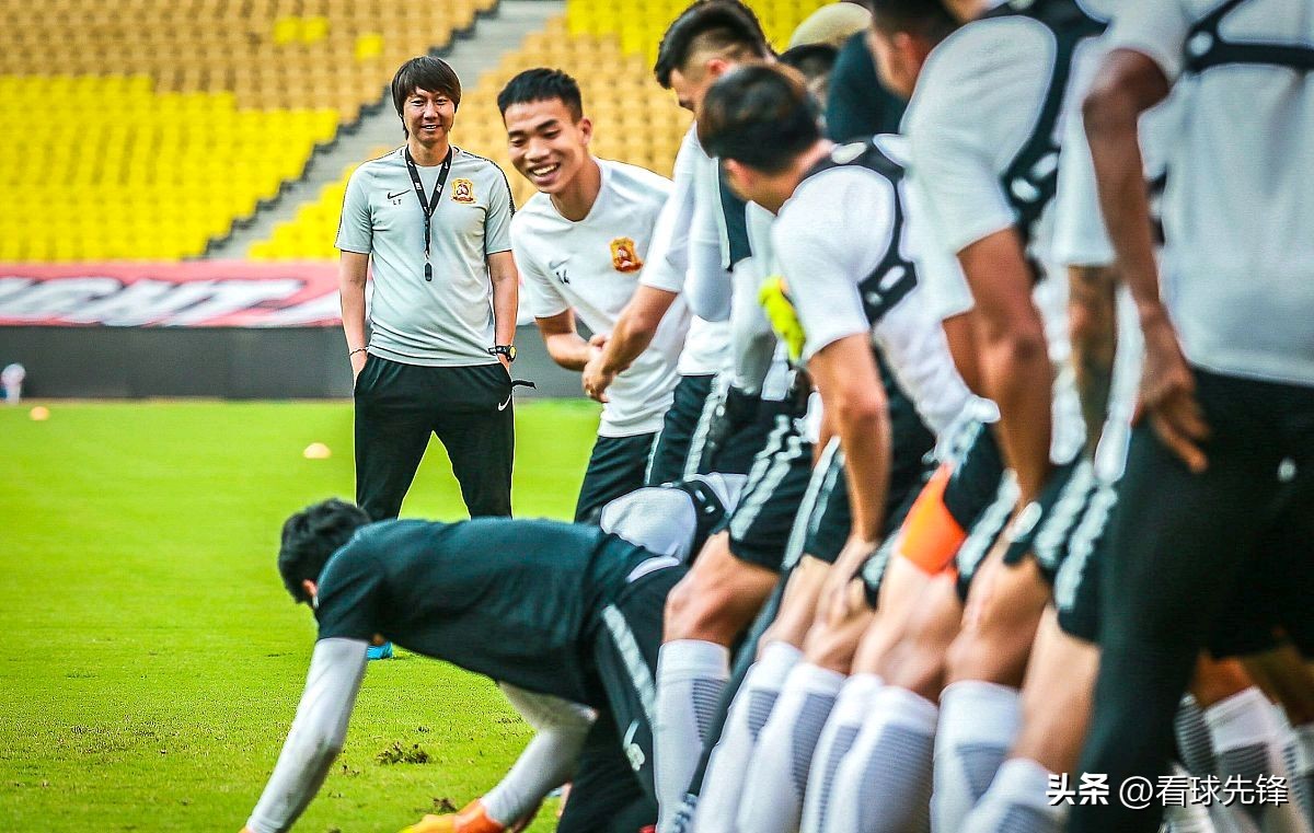 打脸了归化球员,曝高拉特退籍费250元