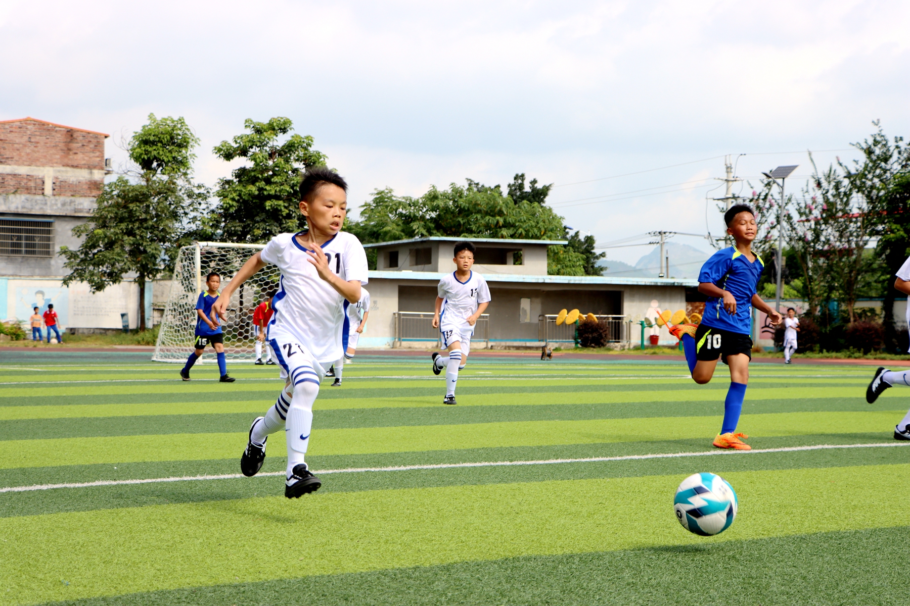 绿茵逐梦小学生校园足球联赛,全县中小学生校园足球赛开赛