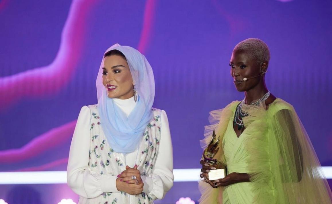 63岁卡塔尔莫扎太后,莫扎太后18岁照片