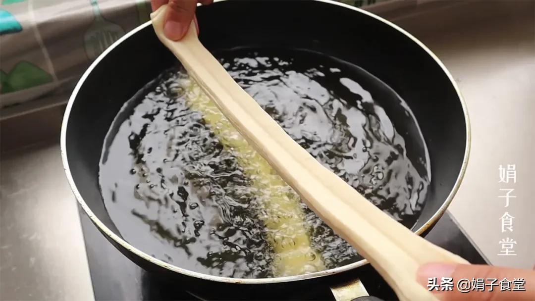 自制健康油条如何做,早餐油条制作方法少油