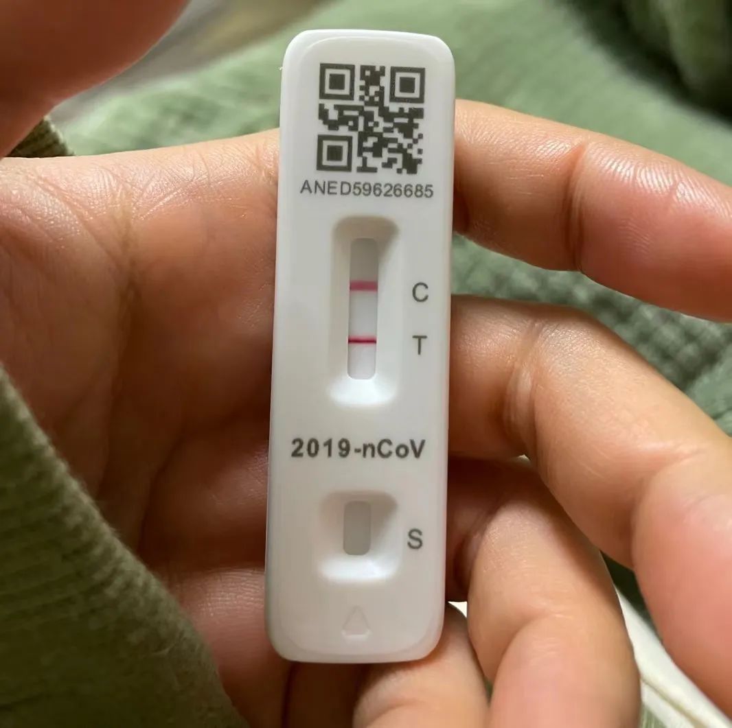 「阳了」之后，独居青年、小婴儿和99岁老人的故事