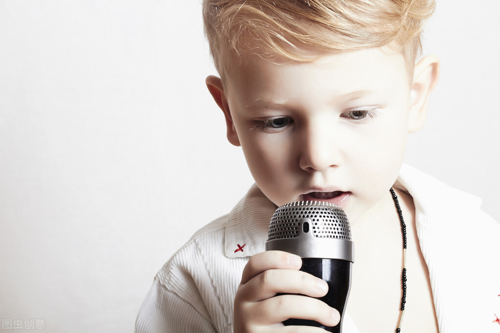 如何学唱歌变声技巧视频教程,如何学唱歌不跑调快速技巧