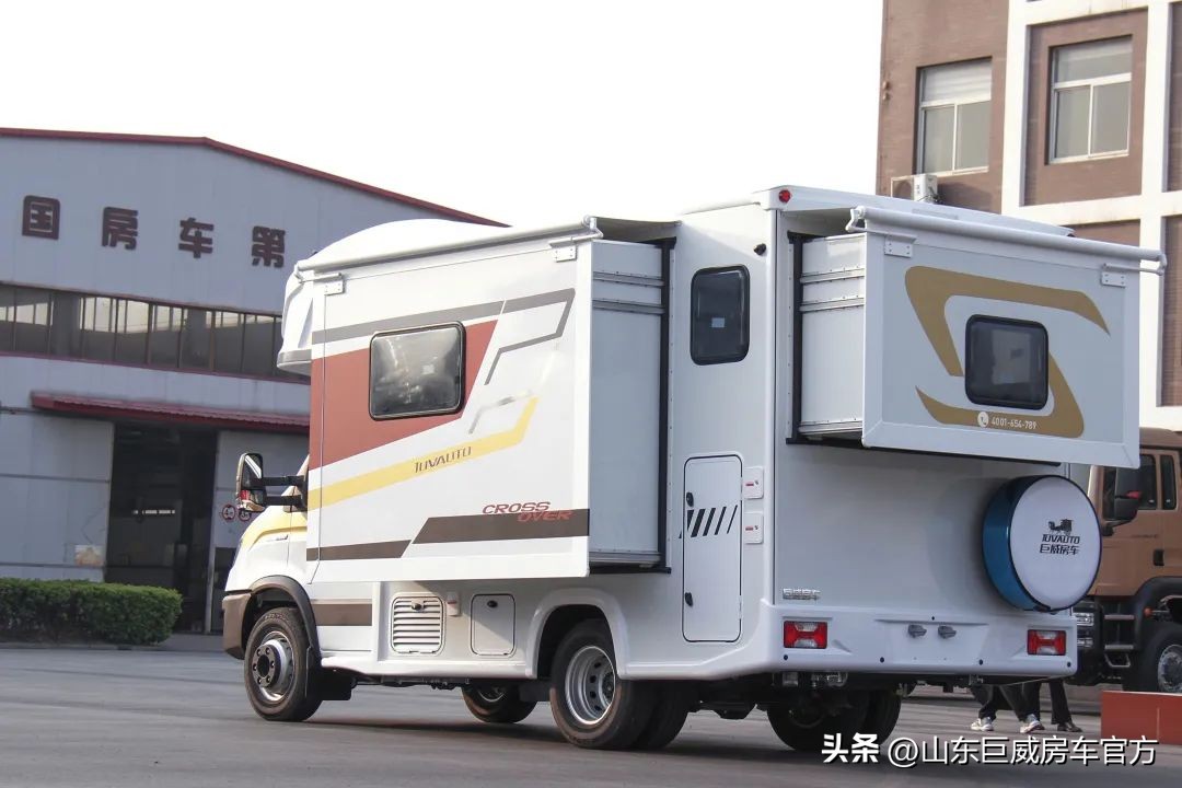 178万依维柯双拓展房车,依维柯b型房车