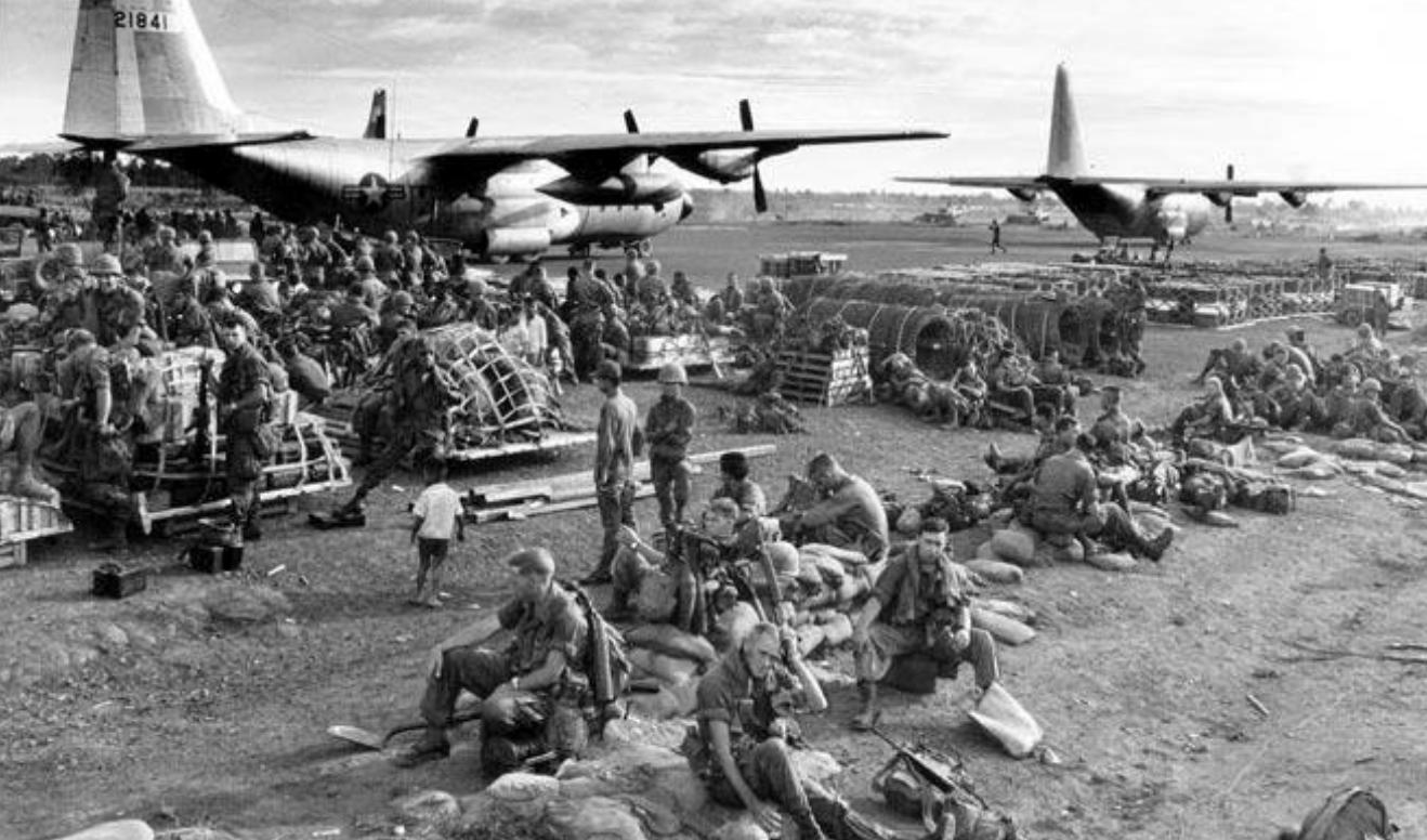 1998年*万年张**访美，美国陆军司令一把将其抱住大喊：可算抓到你了