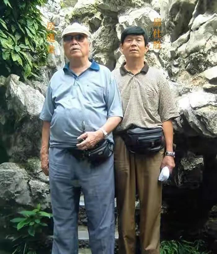 成龙对同父异母兄弟有帮助吗,成龙和同父异母的大哥相见