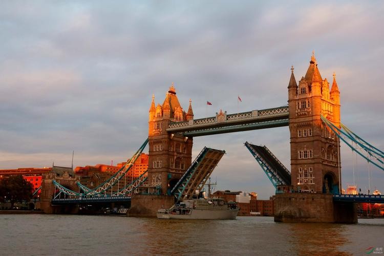 伦敦塔桥有什么寓意,伦敦塔桥在伦敦中心吗