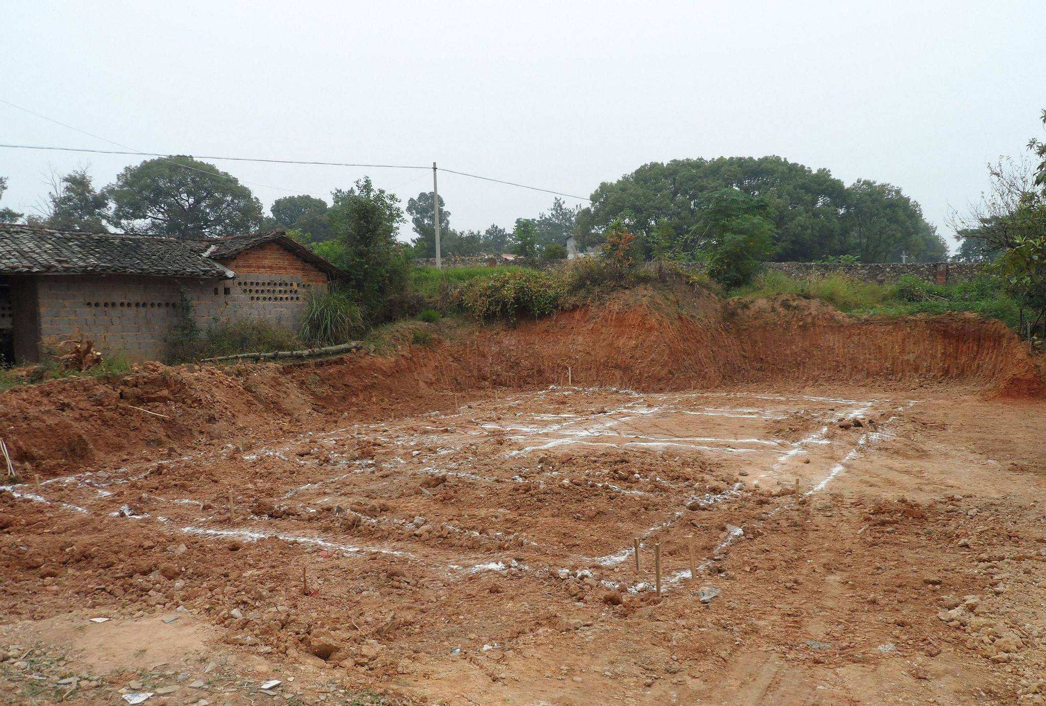 户口迁出来农村父母宅基地怎么办,父辈去世村里宅基地