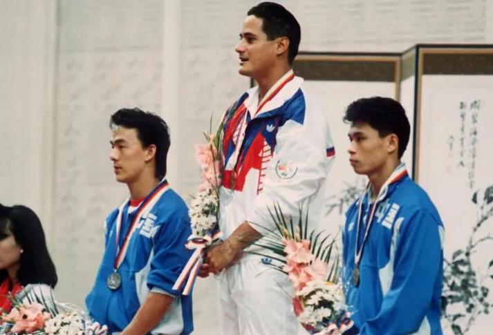 悲情“跳板王子”谭良德：3次奥运会3枚银牌，婚后人生也动荡坎坷